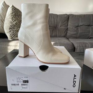 Aldo size 7 white heeled boot